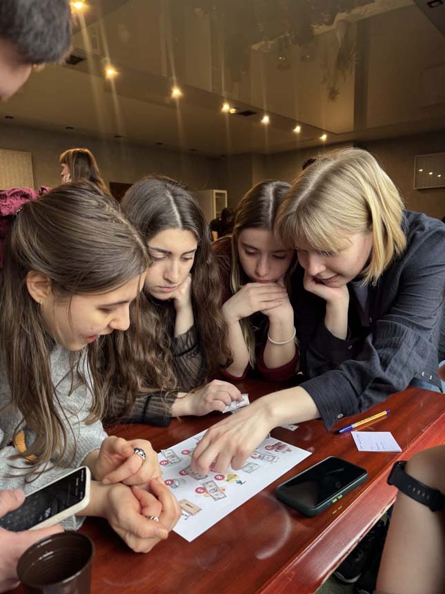 „Green Connections: „Healthy and Ecological Use of Social Media ”